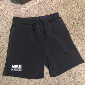 NIKE DRIFIT PERFORMANCE SHORTS